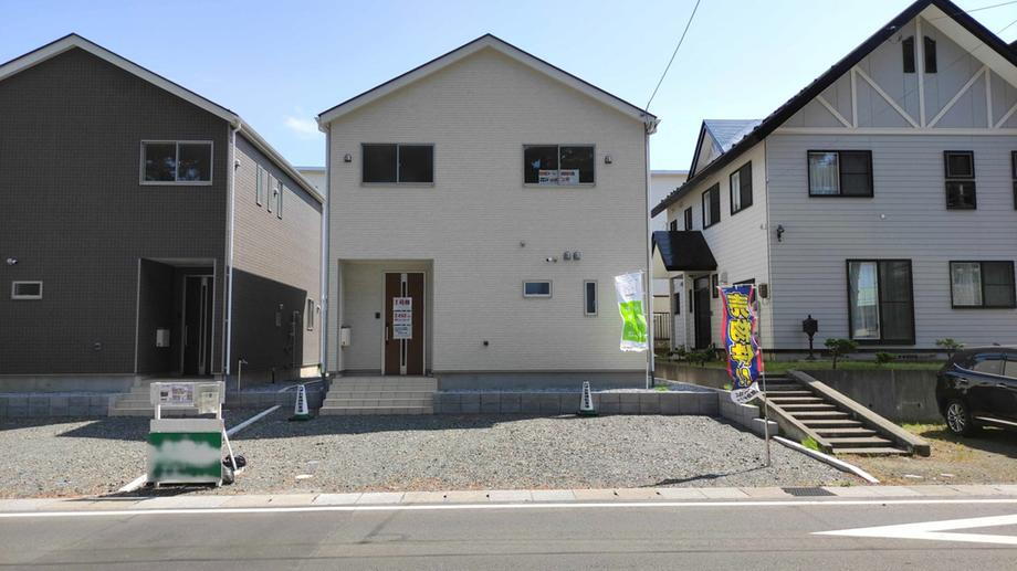 青森県三沢市松園町２ 2200万円 4LDK