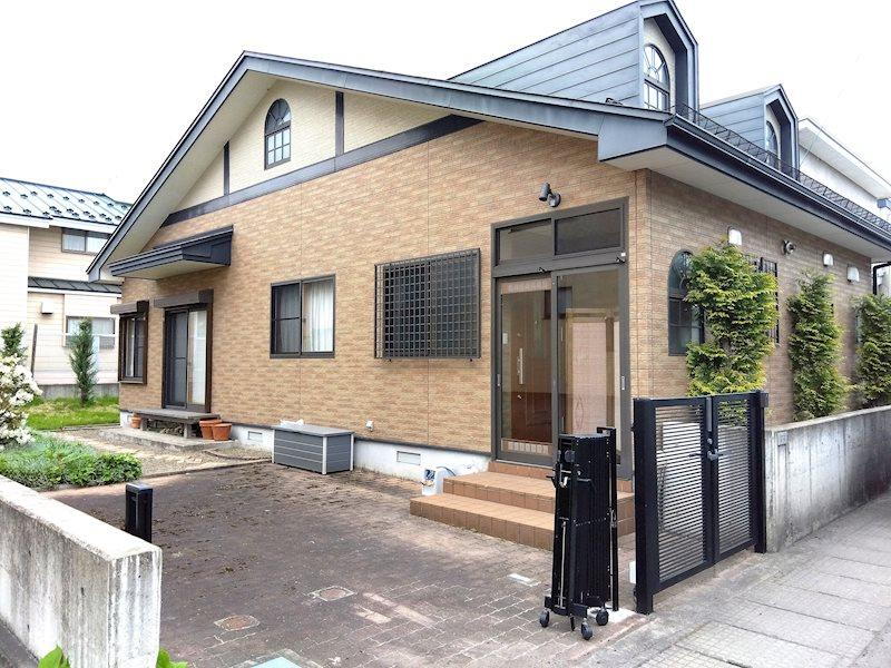 青森県弘前市大字北園１ 1500万円