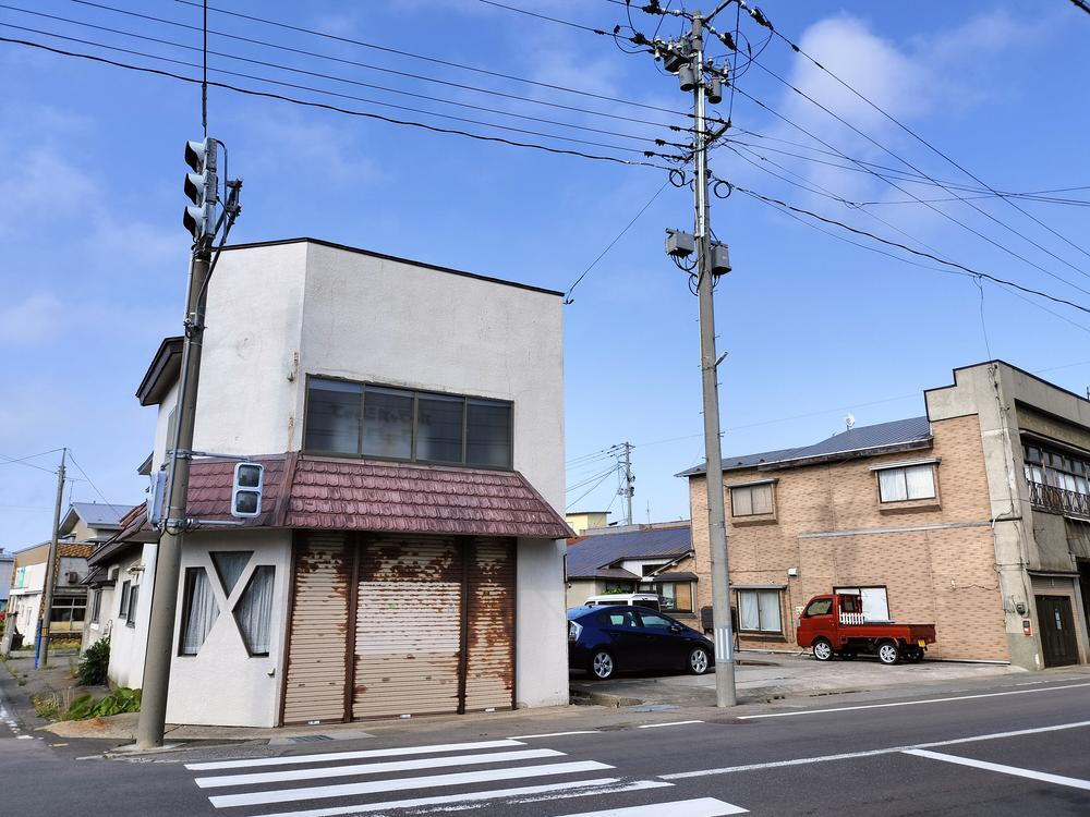 青森県西津軽郡鰺ヶ沢町大字舞戸町字上富田 300万円