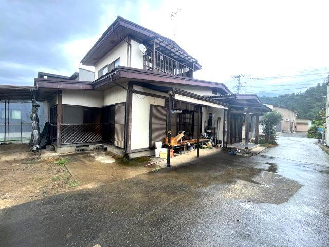 山形県村山市楯岡鶴ケ町１ 690万円