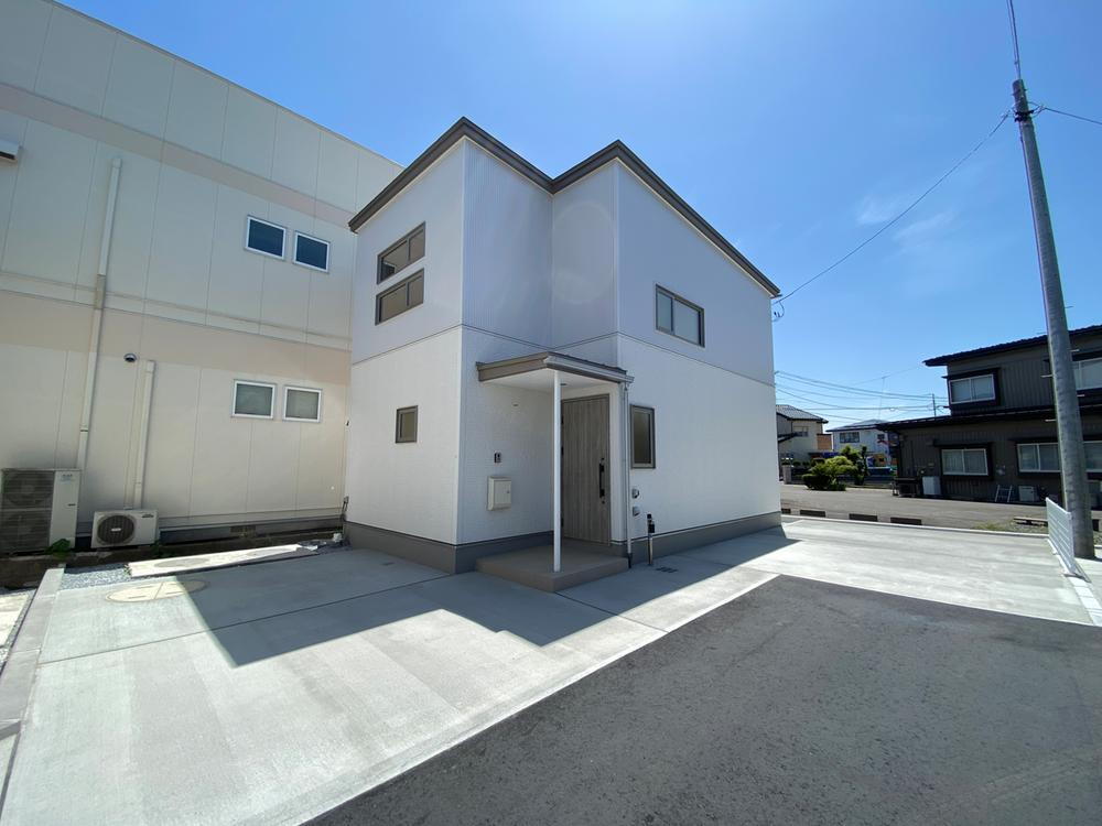 青森県八戸市一番町３ 2245万円