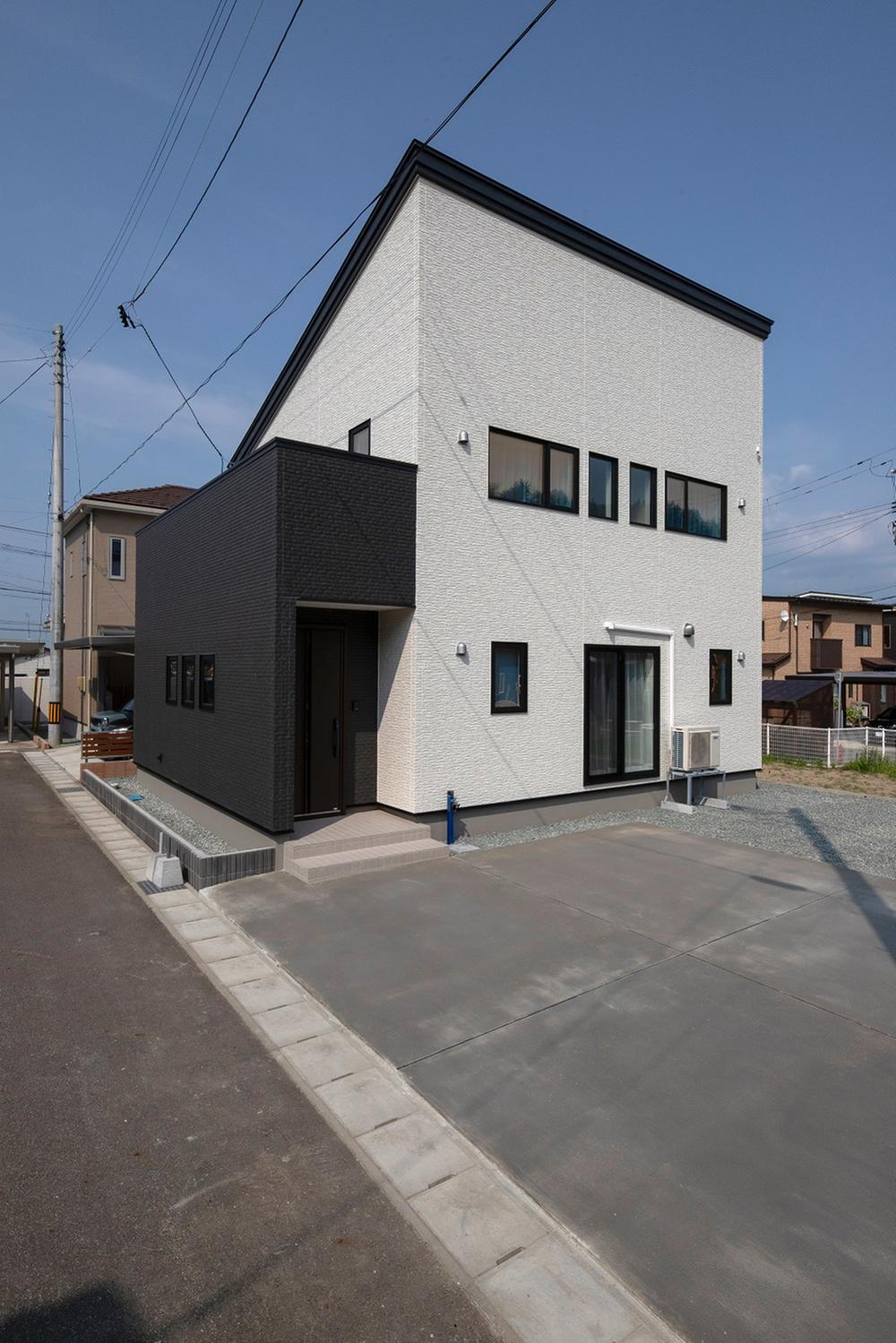 秋田県潟上市天王字追分西 3290万円 4LDK