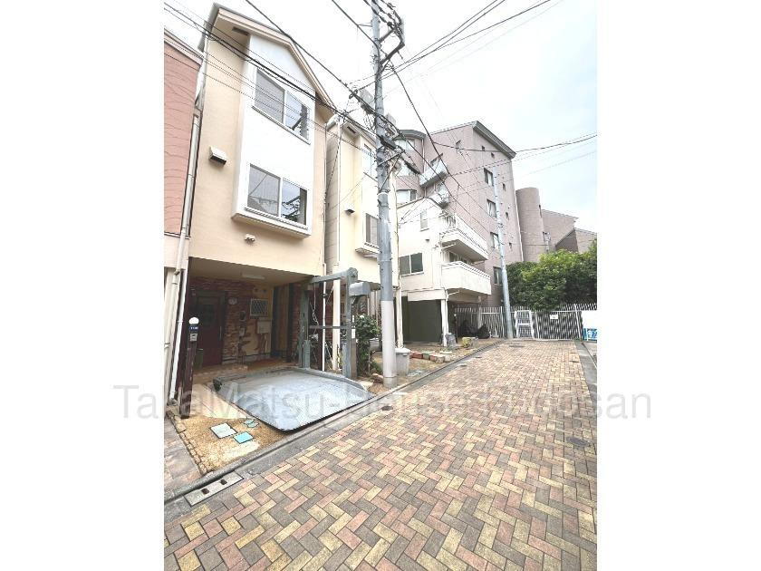 東京都港区三田１ 中古住宅