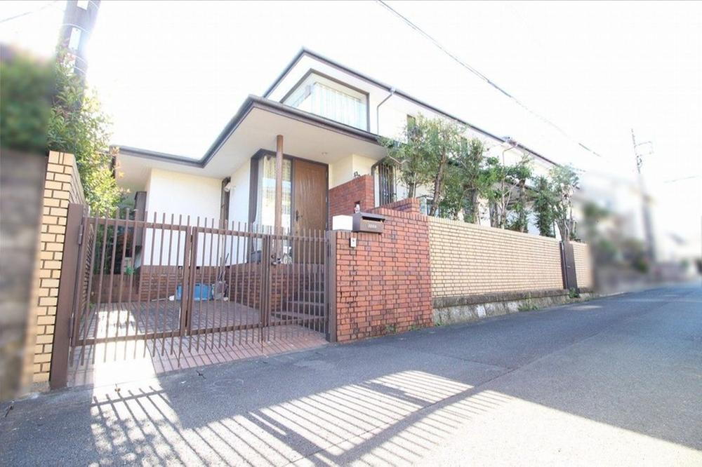 神奈川県伊勢原市沼目４ 2390万円