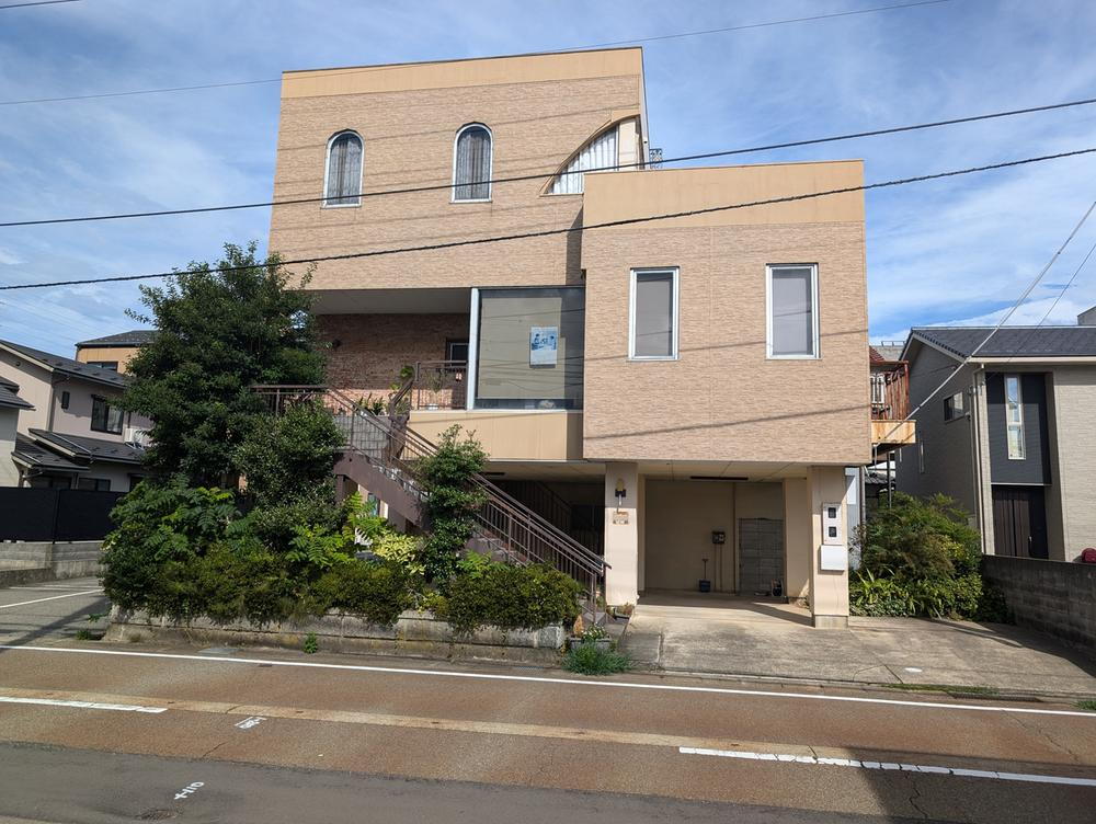 石川県小松市日の出町３ 1680万円