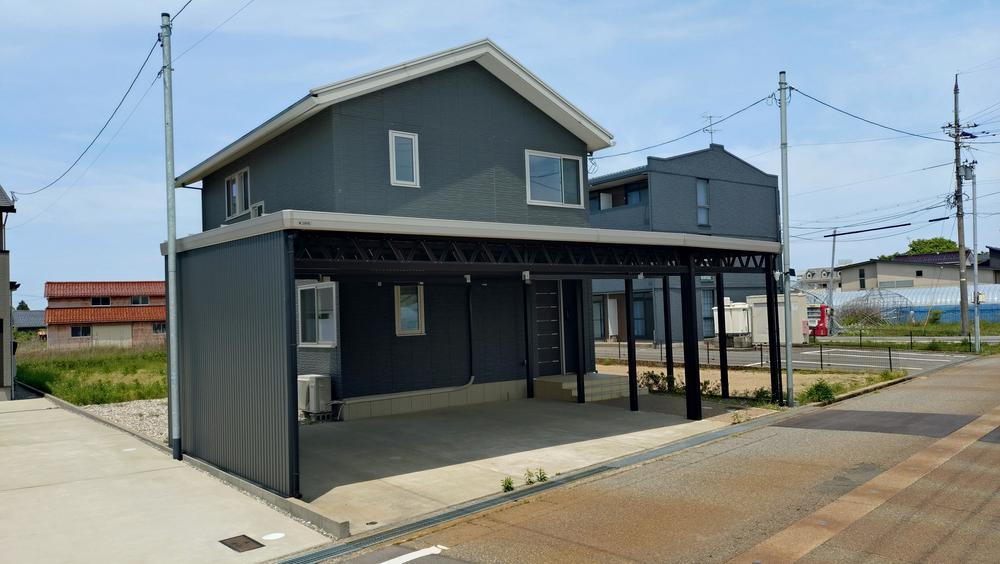 石川県小松市向本折町 3300万円