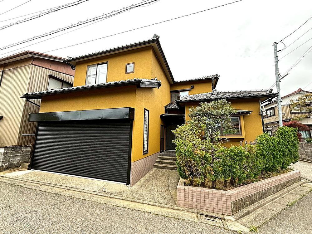 石川県小松市育成町 2420万円