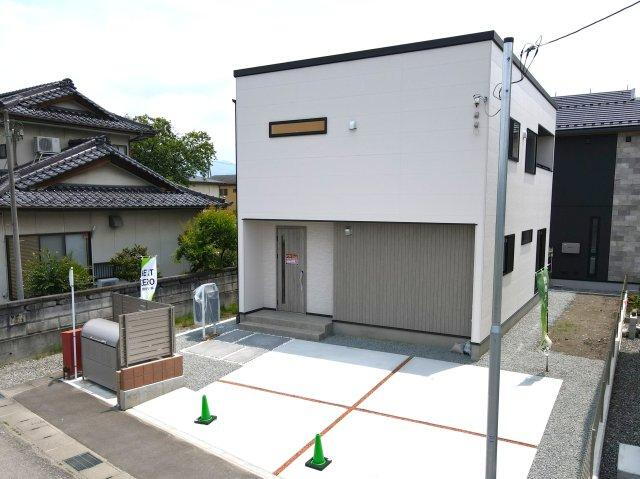 山梨県中巨摩郡昭和町上河東 3248万円 4LDK