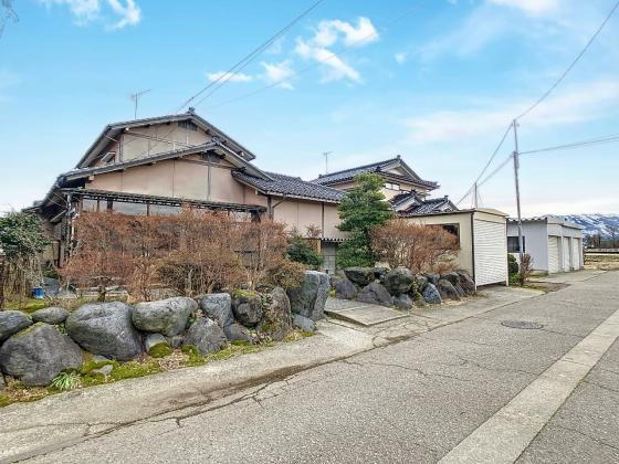 富山県南砺市柴田屋 1180万円