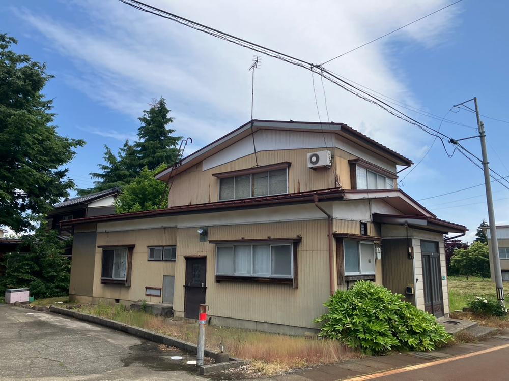 新潟県妙高市石塚町１ 615万円