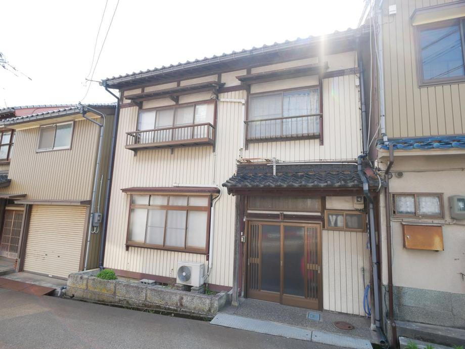 富山県射水市中央町 200万円