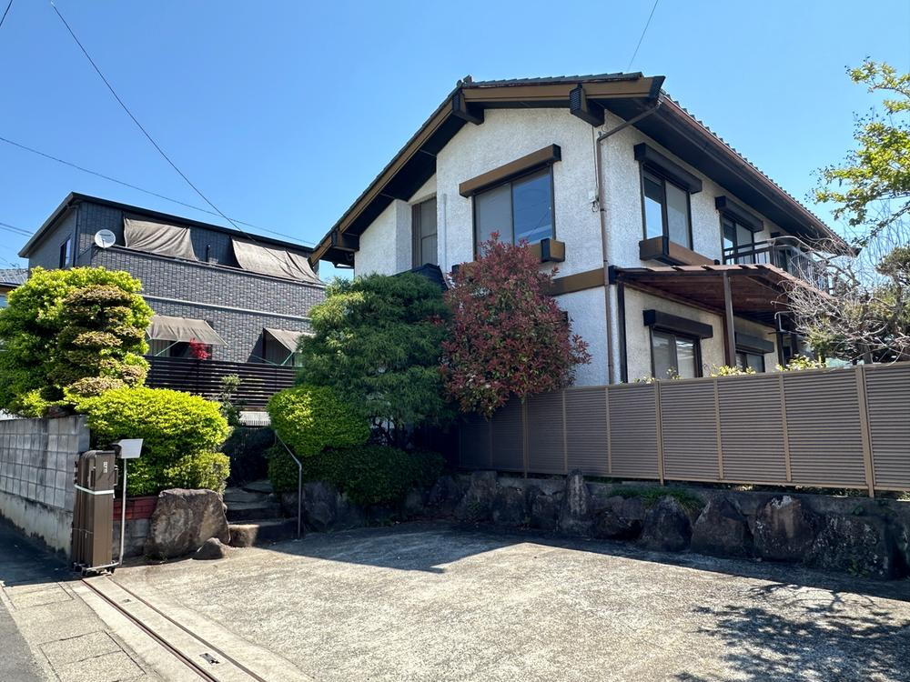 山梨県甲府市屋形１ 2250万円