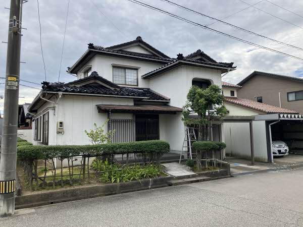 富山県高岡市鐘紡町 990万円