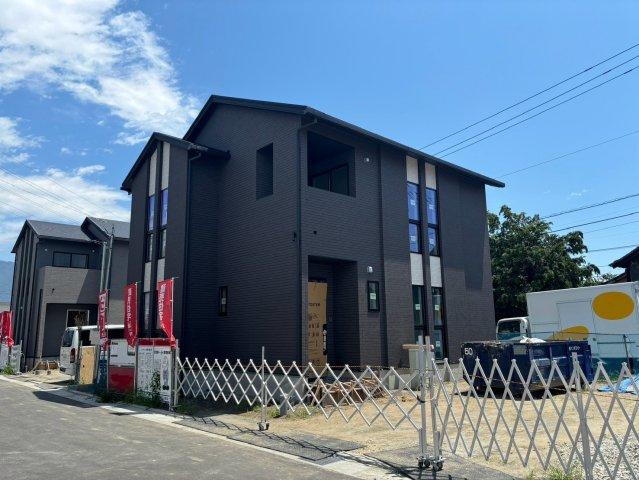 山梨県甲府市西高橋町 3180万円 4LDK