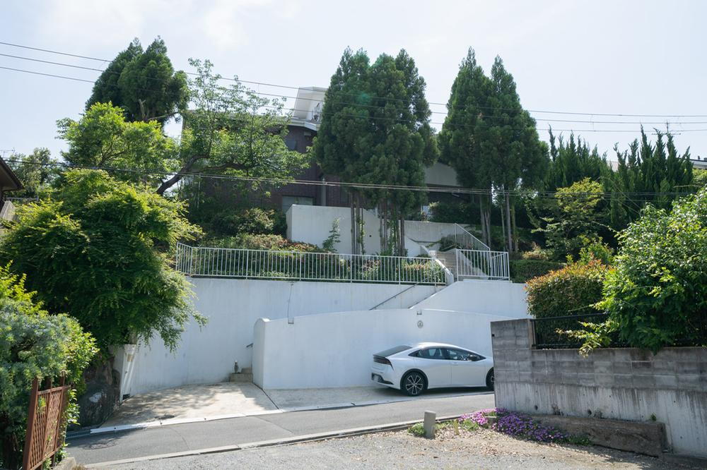 大阪府茨木市北春日丘３ 12400万円