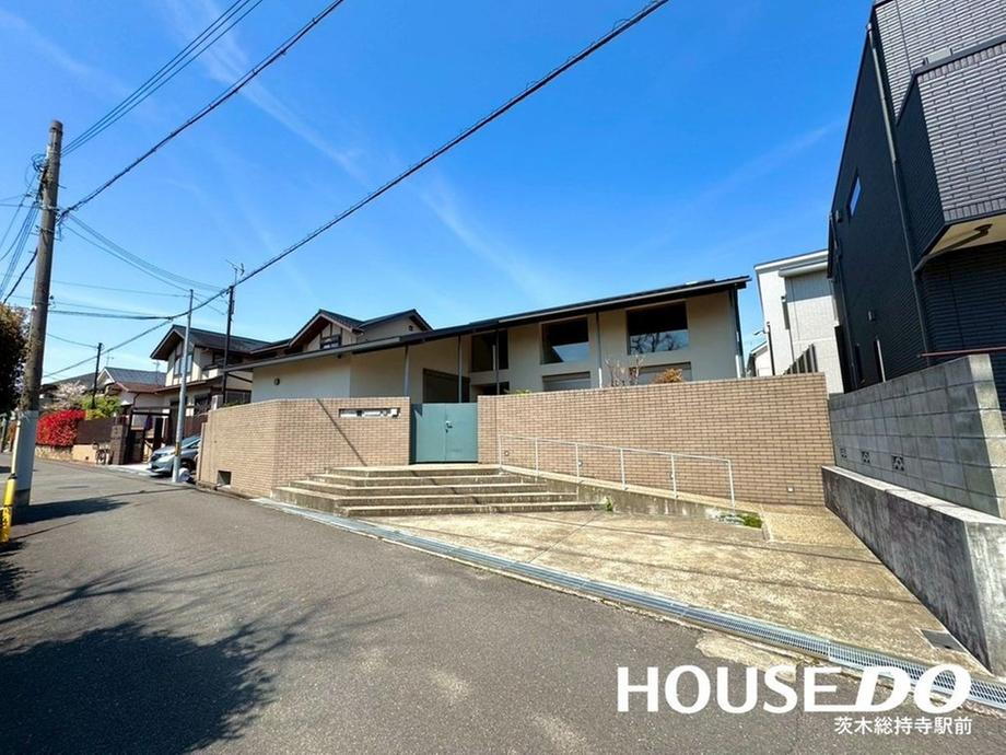大阪府高槻市昭和台町２ 10500万円