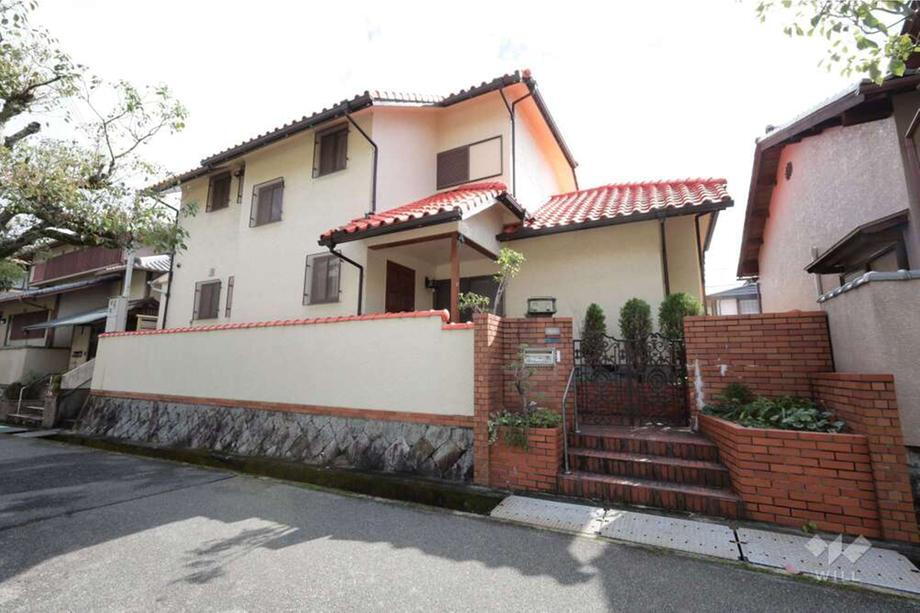 兵庫県宝塚市中山五月台４ 2480万円