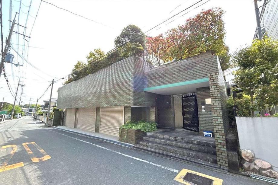 大阪府茨木市南春日丘１ 12000万円