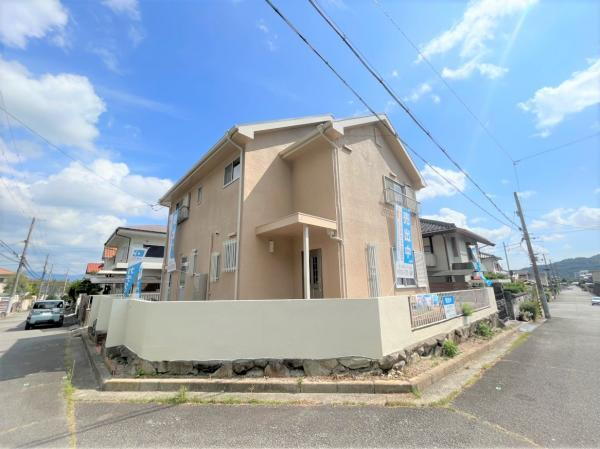 兵庫県川西市清和台西３ 2399万円