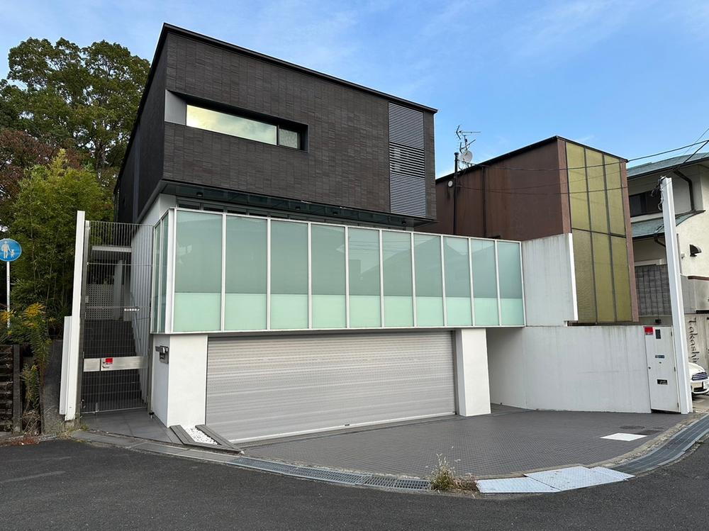 大阪府吹田市藤白台２ 18500万円
