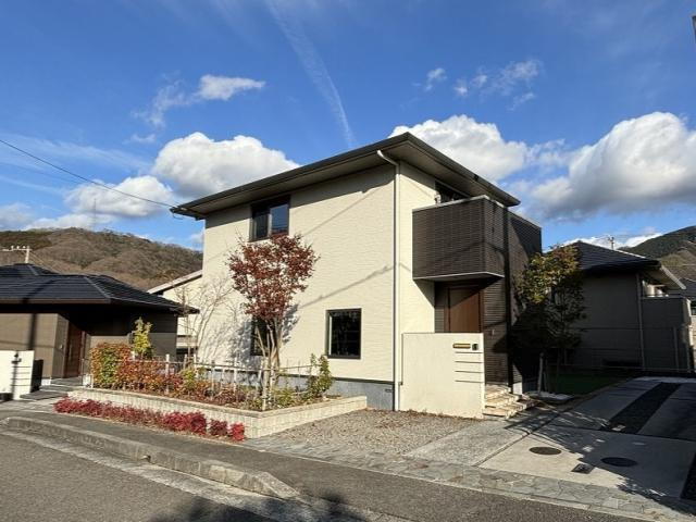 愛媛県松山市湯の山東４ 2780万円 5LDK