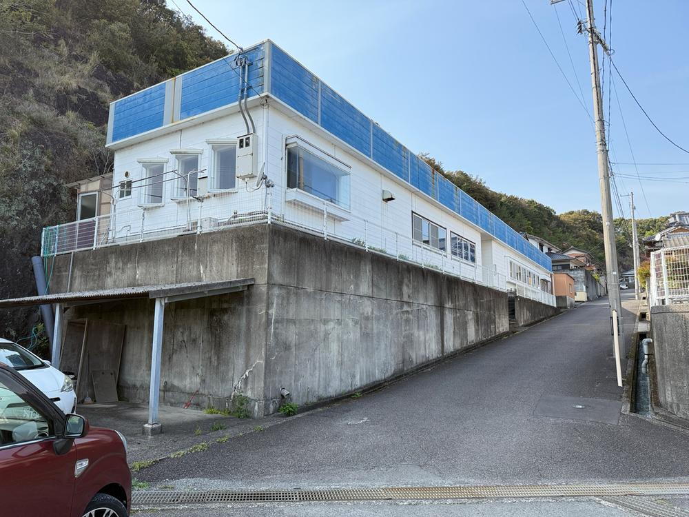 高知県宿毛市西町５ 800万円