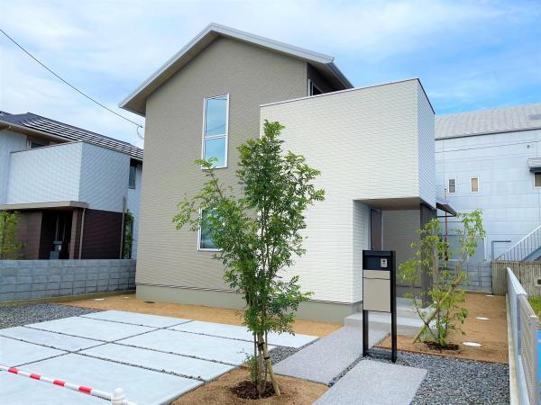 愛媛県松山市保免西２ 5740万円 4LDK