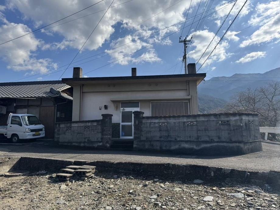 愛媛県四国中央市寒川町 150万円