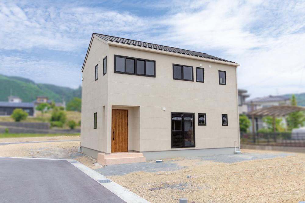 広島県三次市畠敷町 2698万円 4SLDK