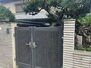 奈良市あやめ池南５丁目　中古一戸建て 飛び出し防止にもなる玄関門あり！
