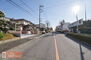 真岡市久下田西２丁目２２－Ｐ１　１号棟 【前面道路】現地完成写真。道幅や駐車など、ご確認ください。