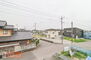 大田原市野崎２丁目２２－Ｐ１　１号棟 【建物からの眺望】現地完成写真。バルコニーからの景色。十分な間隔が確保されております。