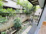 松戸市三ケ月　中古戸建て お庭で季節の植栽も楽しめます。