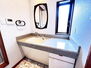 沼津市南本郷町　中古戸建 使い勝手の良い洗面化粧台。ゆったりとしたスペースで身支度が楽しくなります。