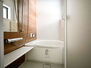 大田区南六郷２丁目　新築一戸建て 1日の疲れを癒してくれる広々とした浴室は癒しの空間。