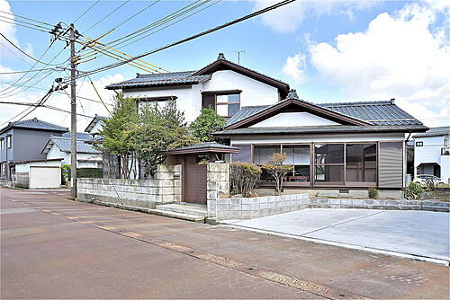 新潟県燕市吉田弥生町 中古住宅
