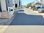 船橋市三咲１丁目 前面道路が広く駐車も楽々。