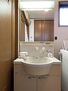 松江７丁目　中古戸建 独立洗面台で、身支度の際もゆとりを持てます。