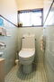 日夏町　中古戸建 ■トイレ水色のタイルのが特徴的なトイレです♪床もタイルなので掃除がしやすい！窓があるので換気もバッチリ♪