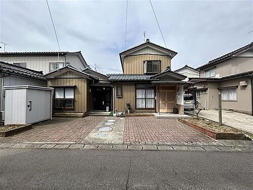 新潟県三条市直江町４丁目 中古住宅