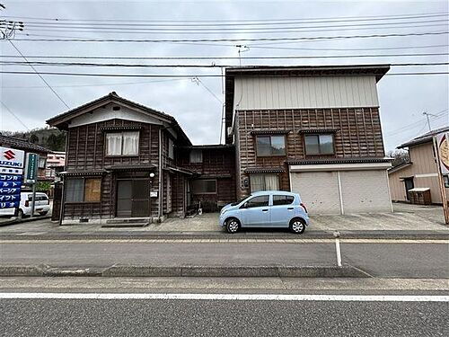 新潟県三条市庭月 中古住宅