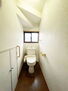 小倉南区上貫　中古戸建て　貫小・田原中学校 1階トイレは階段下を有効活用♪収納もあります。