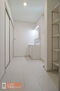 日光市土沢２２－Ｐ１　７号棟 【脱衣所】現地完成写真。洗面脱衣所はゆったりとしたスペースで使いやすいです。
