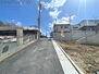 クレイドルガーデン川西市錦松台　全２区画 前面道路含む現地写真