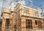 飯田産業　土浦市西根南ＩＩＩ　１号棟　全１棟 【I.D.S工法】 木造軸組工法の設計自由度と構造用合板パネル工法の耐震性の高さをあわせもった工法です。外壁、1・2階床組、屋根を構造用合板で一体化させ、高い耐震性を実現させています。