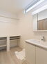 大阪市東成区大今里１丁目Ｐａｒｔ３　新築戸建　全５区画 洗面室は清潔で機能的な空間。洗面台のデザインと収納が毎日の身支度を快適にサポートします。