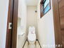 有東坂　中古戸建 1Fトイレ・・・白を基調とした空間は清潔感があり、空間を広く見せてくれます(^^♪
