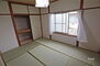 名古屋市北区志賀町１丁目　一戸建て 2階の和室約6帖。押入があります。