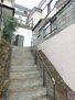 中古一戸建て千葉県船橋市三山９丁目 玄関まで階段をあがります