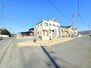 筑西市海老ケ島 〜閑静な住宅街の立地〜 ・周辺は閑静な住宅街となっておりますので、静かな暮らしをご実現いただけます。 ・前面道路の交通量も多くないので、小さなお子様がいるご家庭でもご安心ですね。 